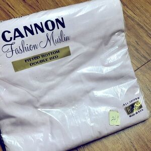 Brand new vintage, Canon cotton lavender purple fitted bottom sheet